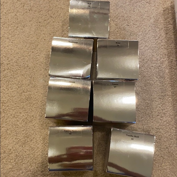 Elizabeth arden Ceramide lift and firm foundion - Picture 3 of 7